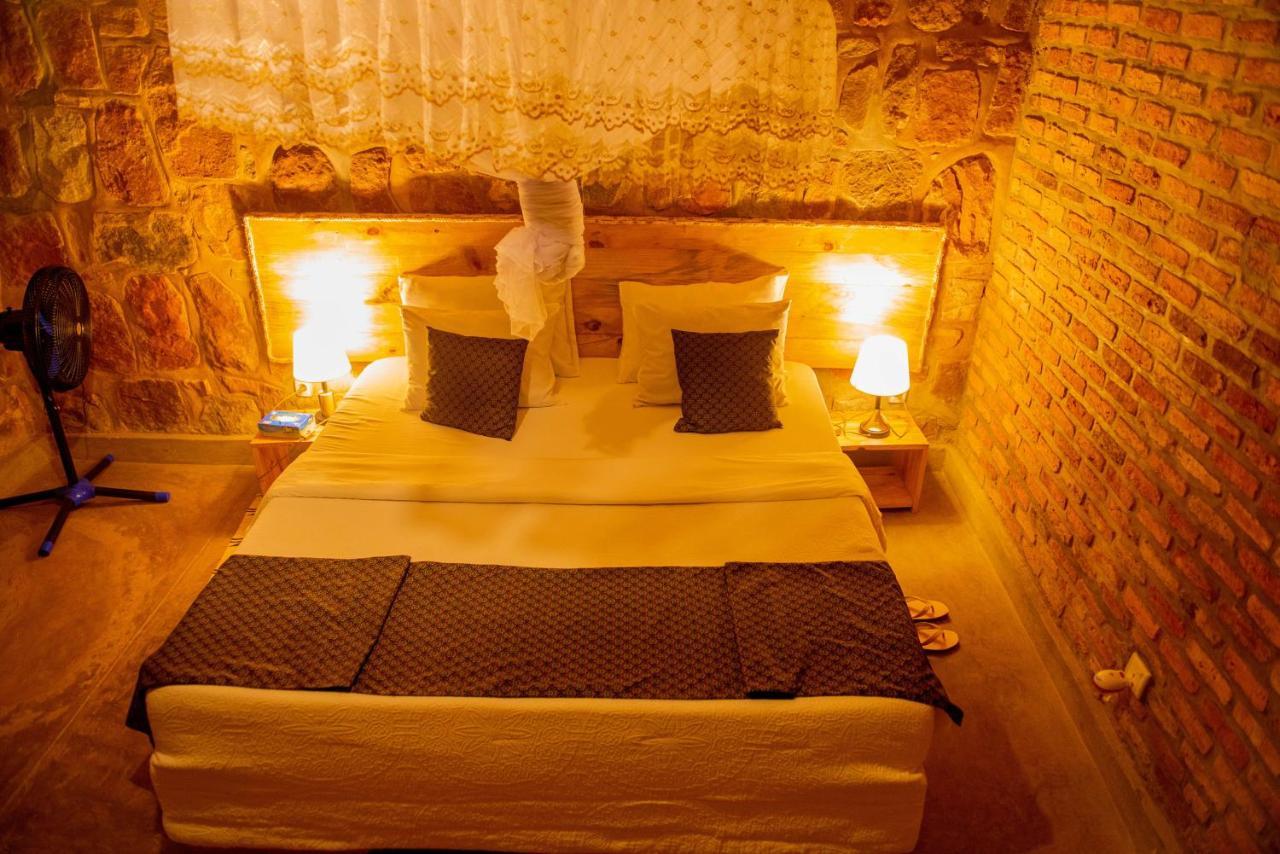 Akagera Transit Lodge Екстериор снимка