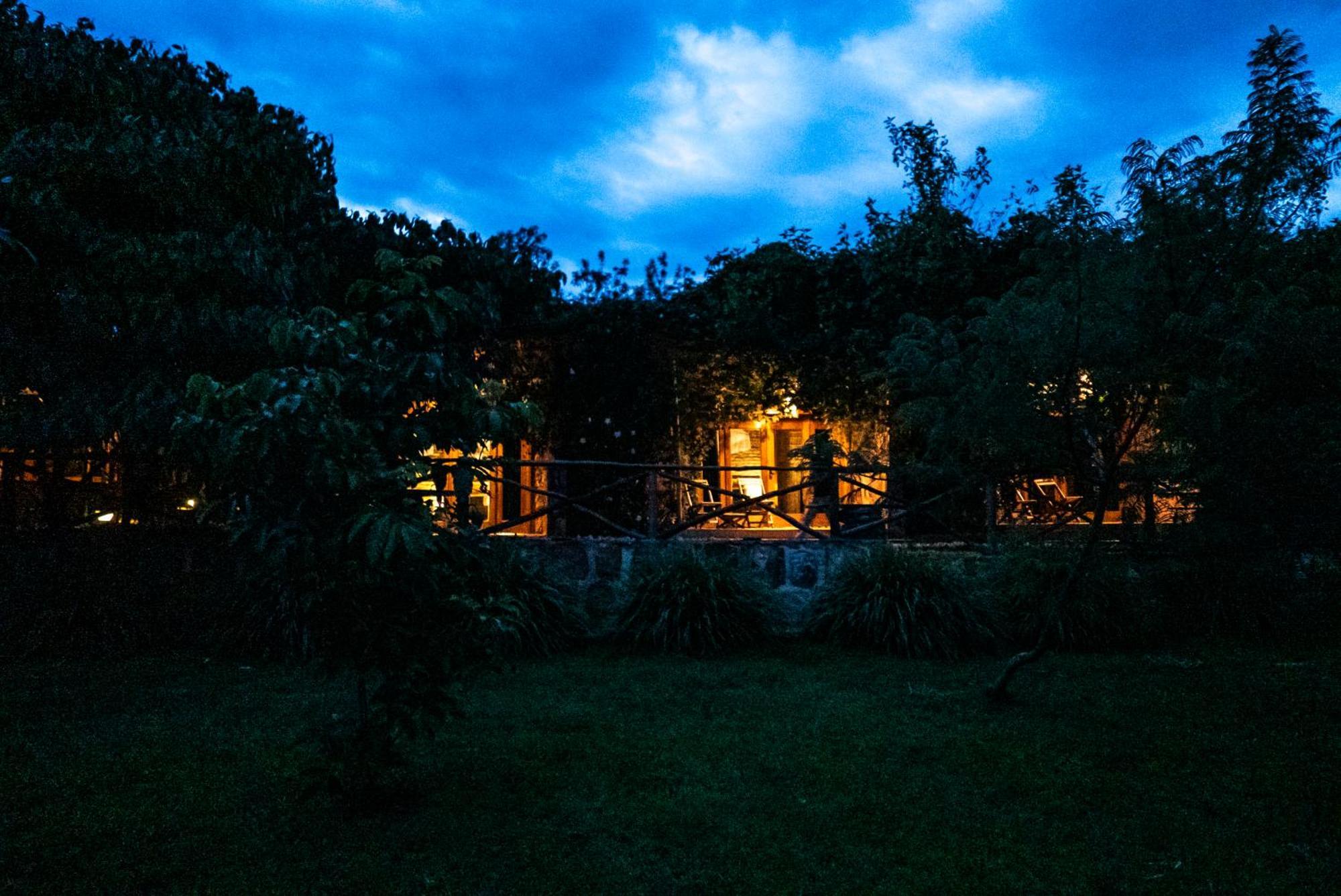 Akagera Transit Lodge Екстериор снимка
